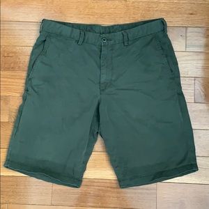 Uniqlo men’s chino shorts sz 30-33” Medium green